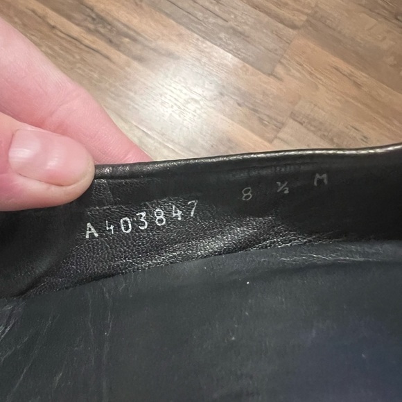 Stuart Weitzman gray and black leather cap toe pumps - Picture 10 of 11